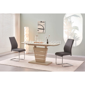 Decoração brilhante da sala de jantar escandinava